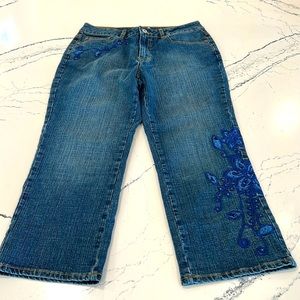 Coldwater Creek Crop Jeans with Decorative Blue Flowers sz.10